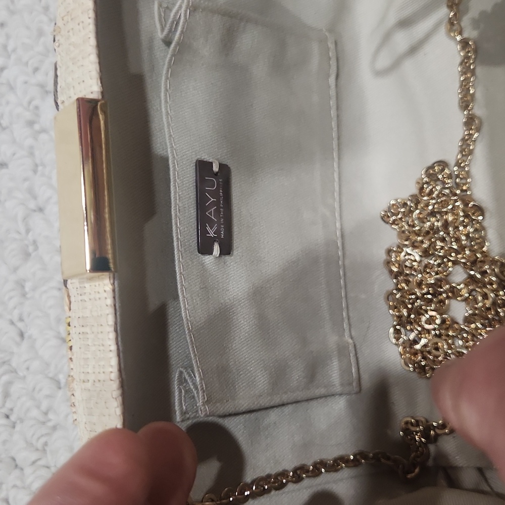 Kayu Floral Embroidered Clutch - Picture 3 of 4